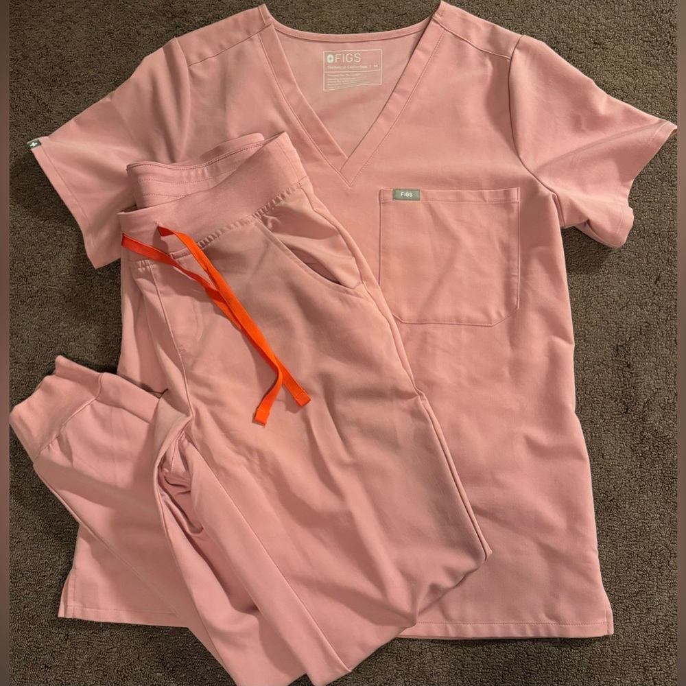 Figs Chalk Pink Scrub Set (Limited)